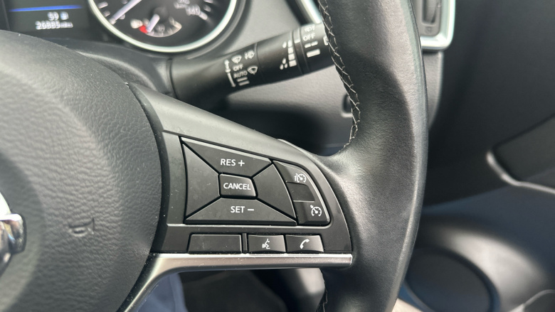 Nissan Qashqai 1.3 DiG-T N-Motion 5dr Petrol Hatchback